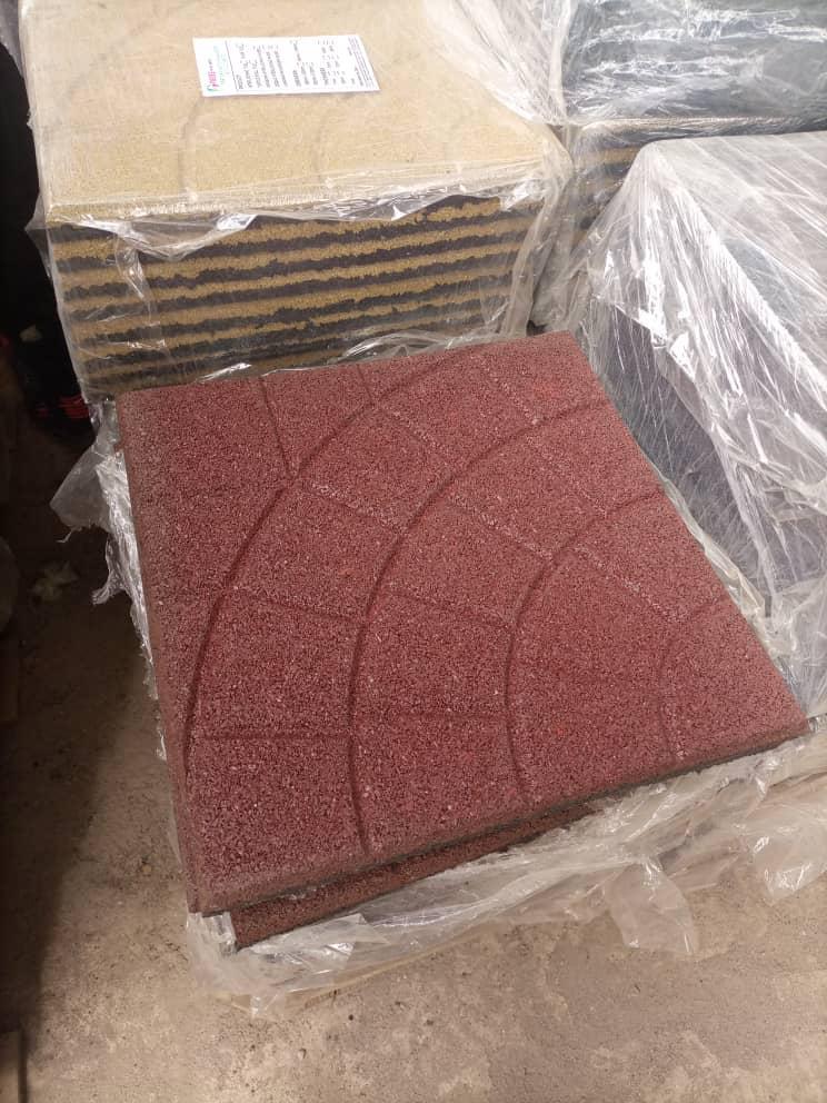 Beautiful-Rubber-Flooring-for-Outdoor-Gardens.jpg